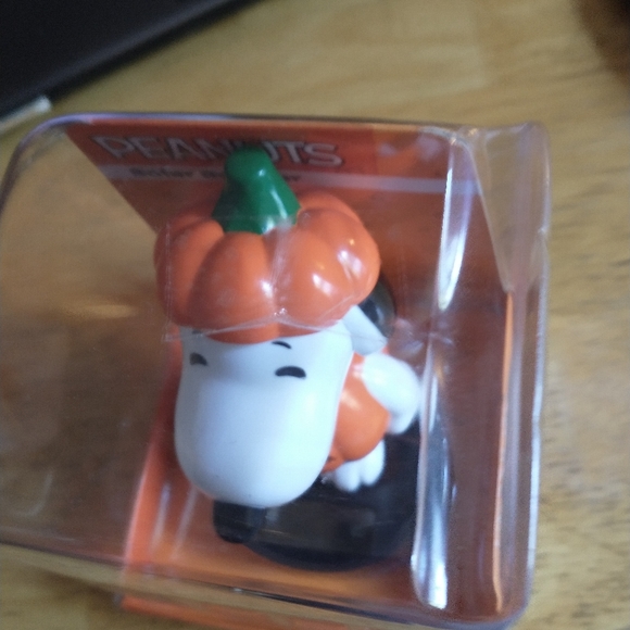 Peanuts Snoopy Solar Bobbler New - Picture 3 of 7